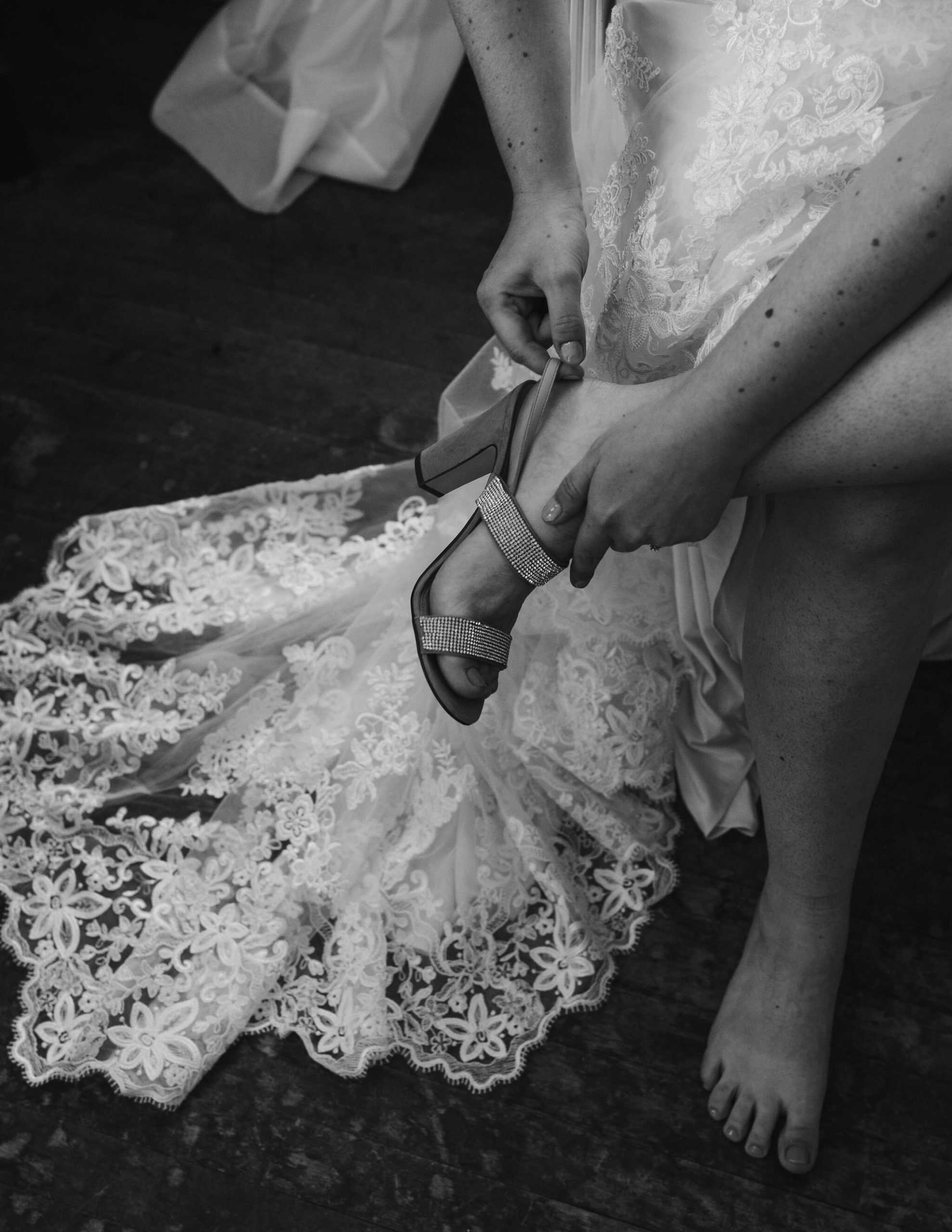 CT_Married_GettingReady_KCP-56.jpg